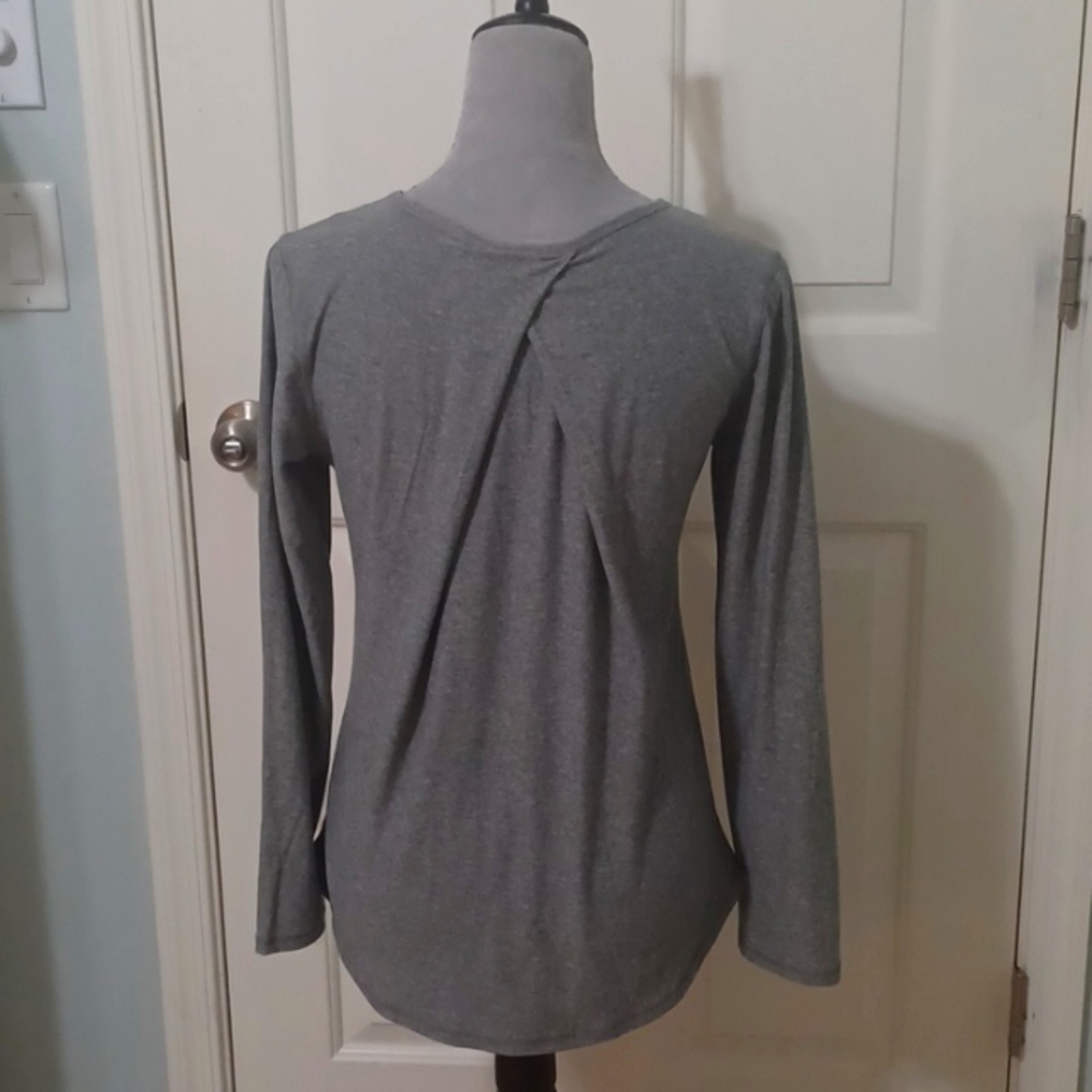 Energy Zone XL gray long sleeve workout top